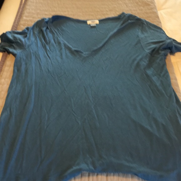 Bundle of 3 old navy V neck tees - Picture 2 of 4